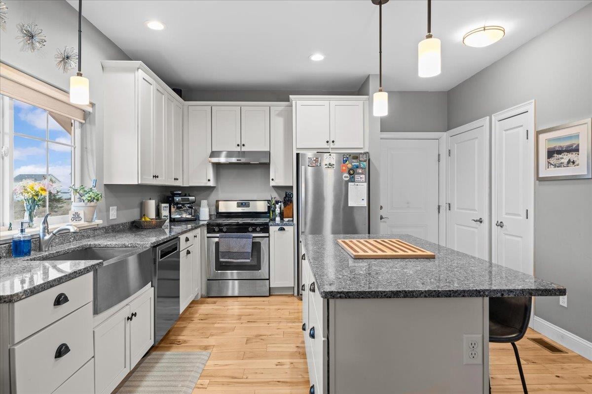 150 Rye Circle South Burlington, VT 05403 - Photo 3 of 60