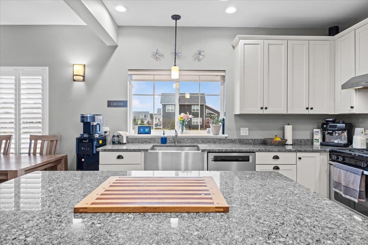 150 Rye Circle South Burlington, VT 05403 - Photo 5 of 60