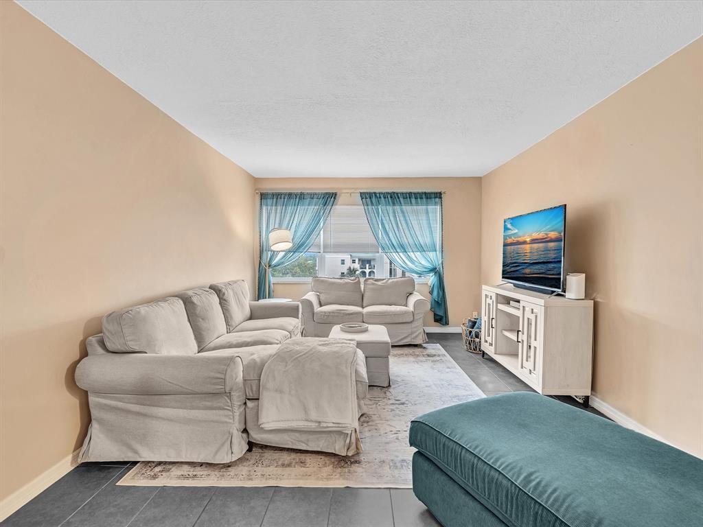 2555 Northeast 11th Street, Unit 610 Fort Lauderdale, FL 33304 - Photo 18 of 33 a living room with furniture and a flat screen tv
