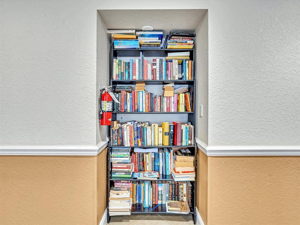 2555 Northeast 11th Street, Unit 610 Fort Lauderdale, FL 33304 - Photo 25 of 33 a view of a book shelf with a book shelf