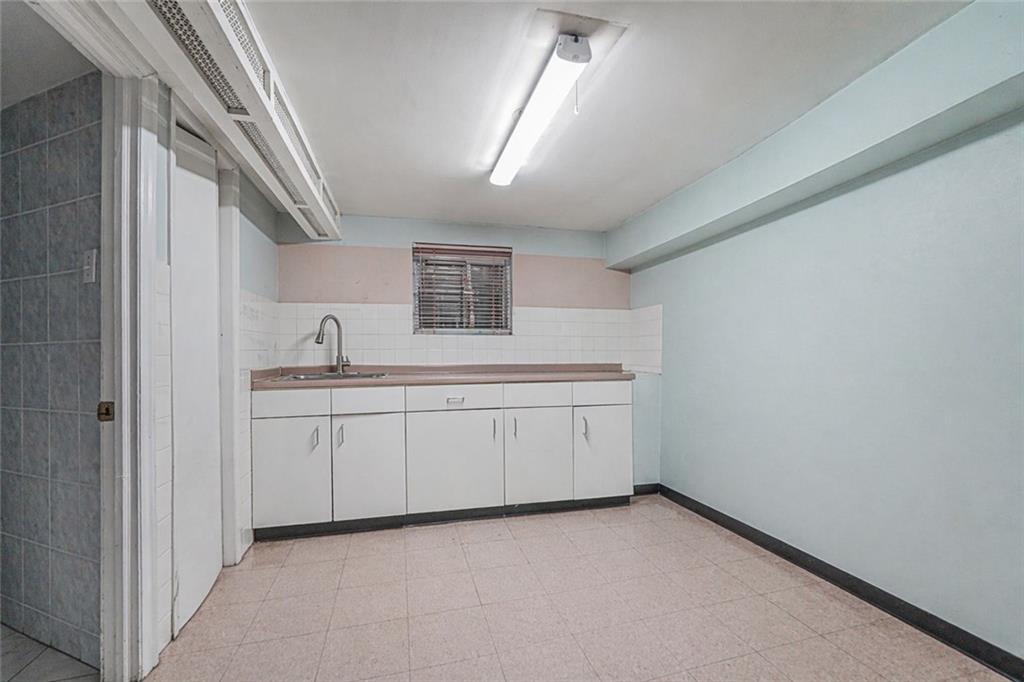 648 Bay Ridge Parkway Brooklyn, NY 11209 - Photo 15 of 31