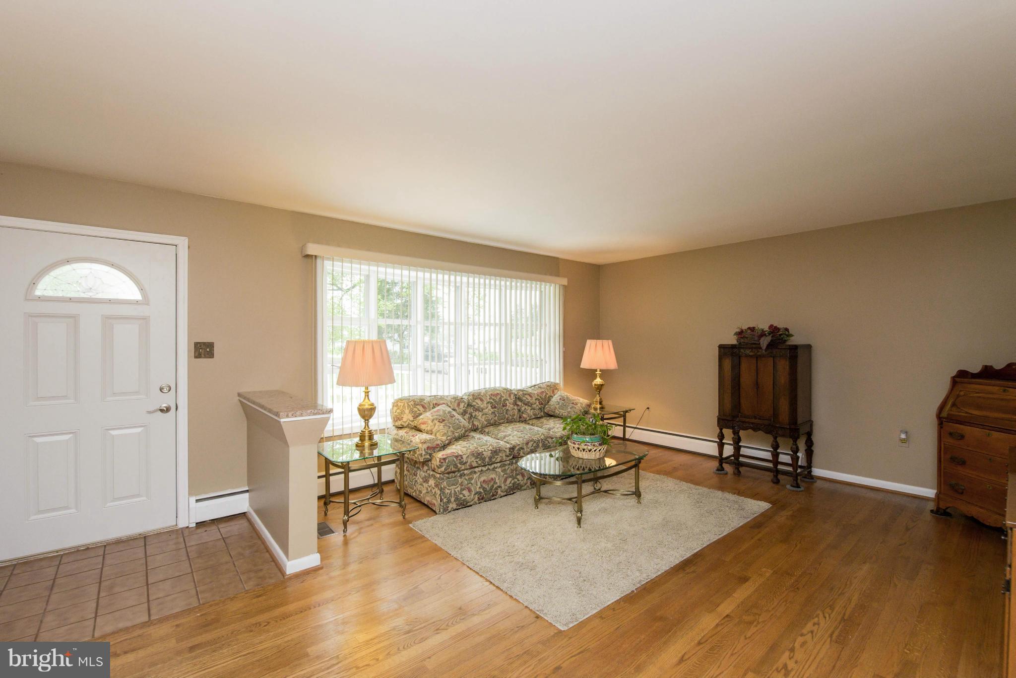 856 Maple Road Gambrills, MD 21054 - Photo 4 of 30 Spacious Entry Way