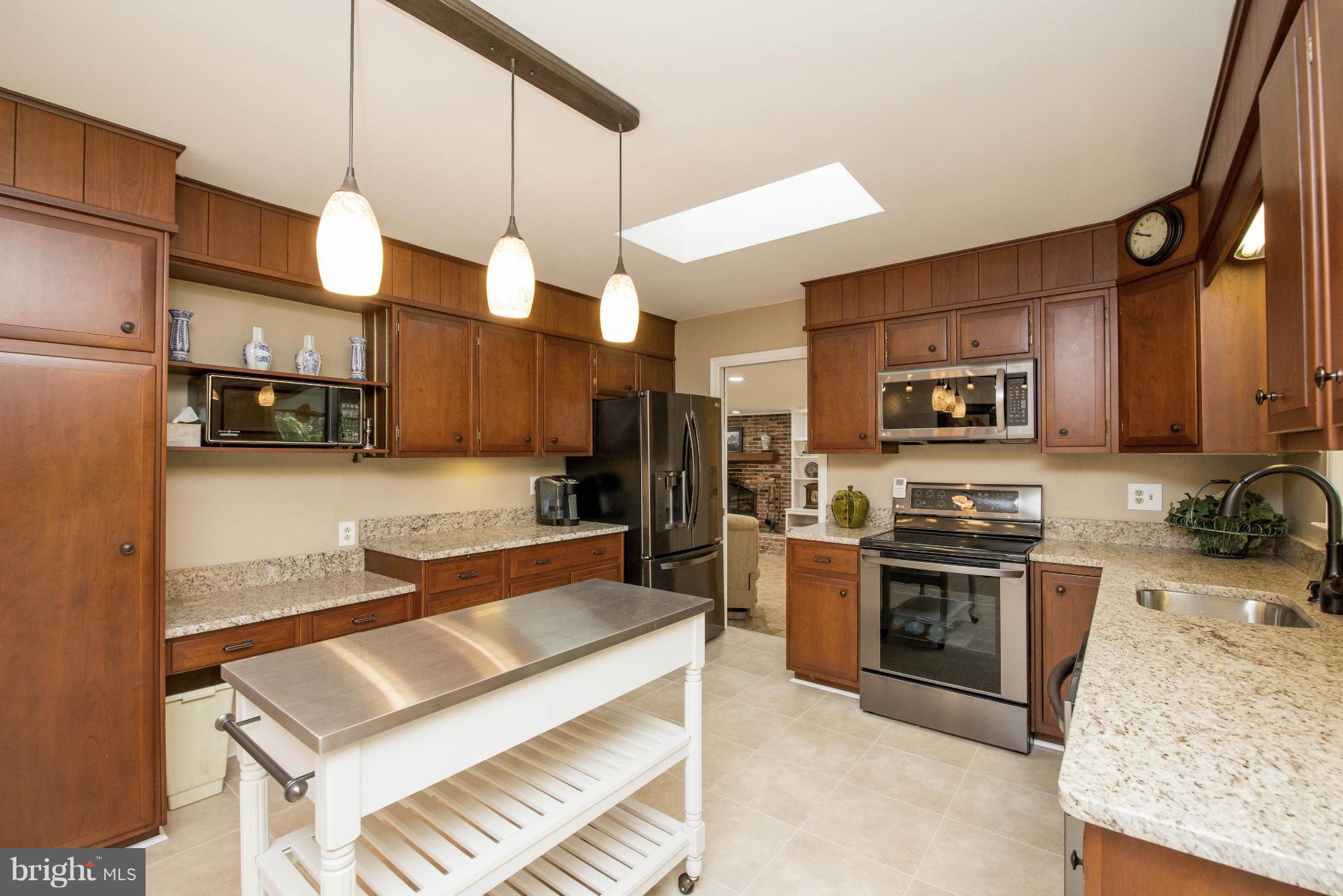 856 Maple Road Gambrills, MD 21054 - Photo 6 of 30 Loads Of Counter Space