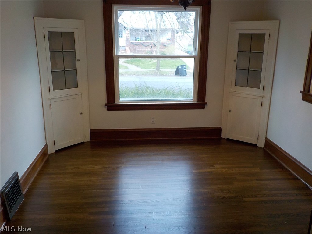 15621 Greenway Road Cleveland, OH 44111 - Photo 2 of 33 Gallery Image 2
