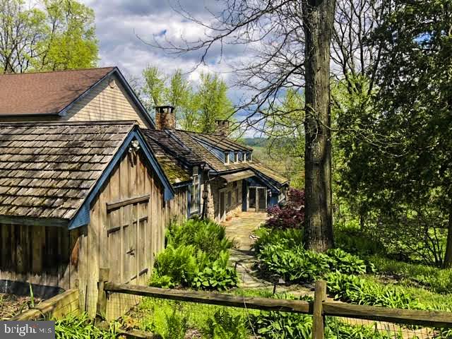 325 Stouts Valley Road Easton, PA 18042 - Photo 3 of 30
