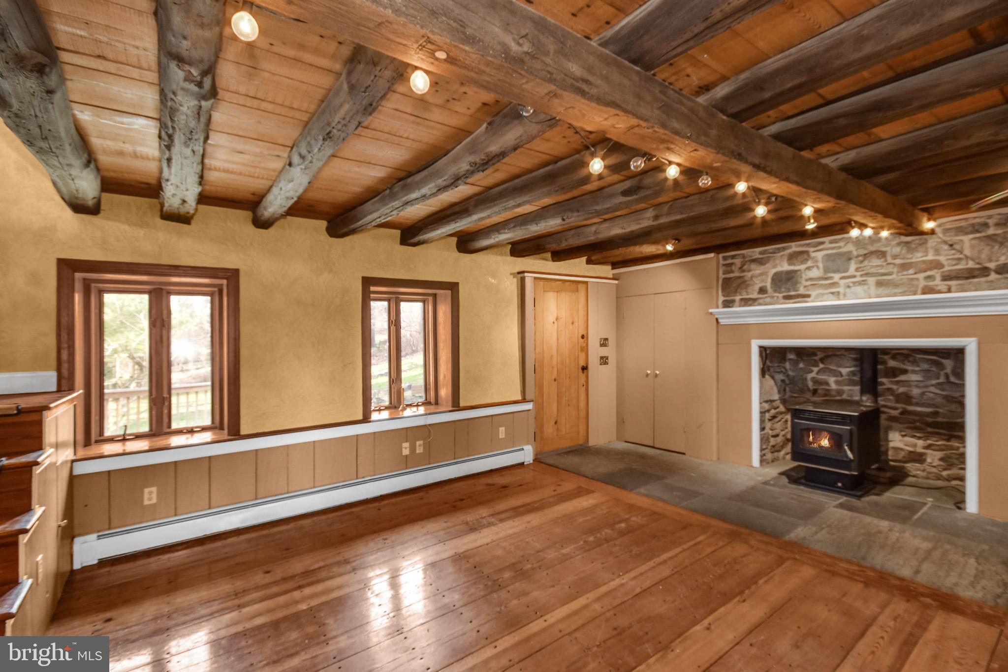 325 Stouts Valley Road Easton, PA 18042 - Photo 4 of 30