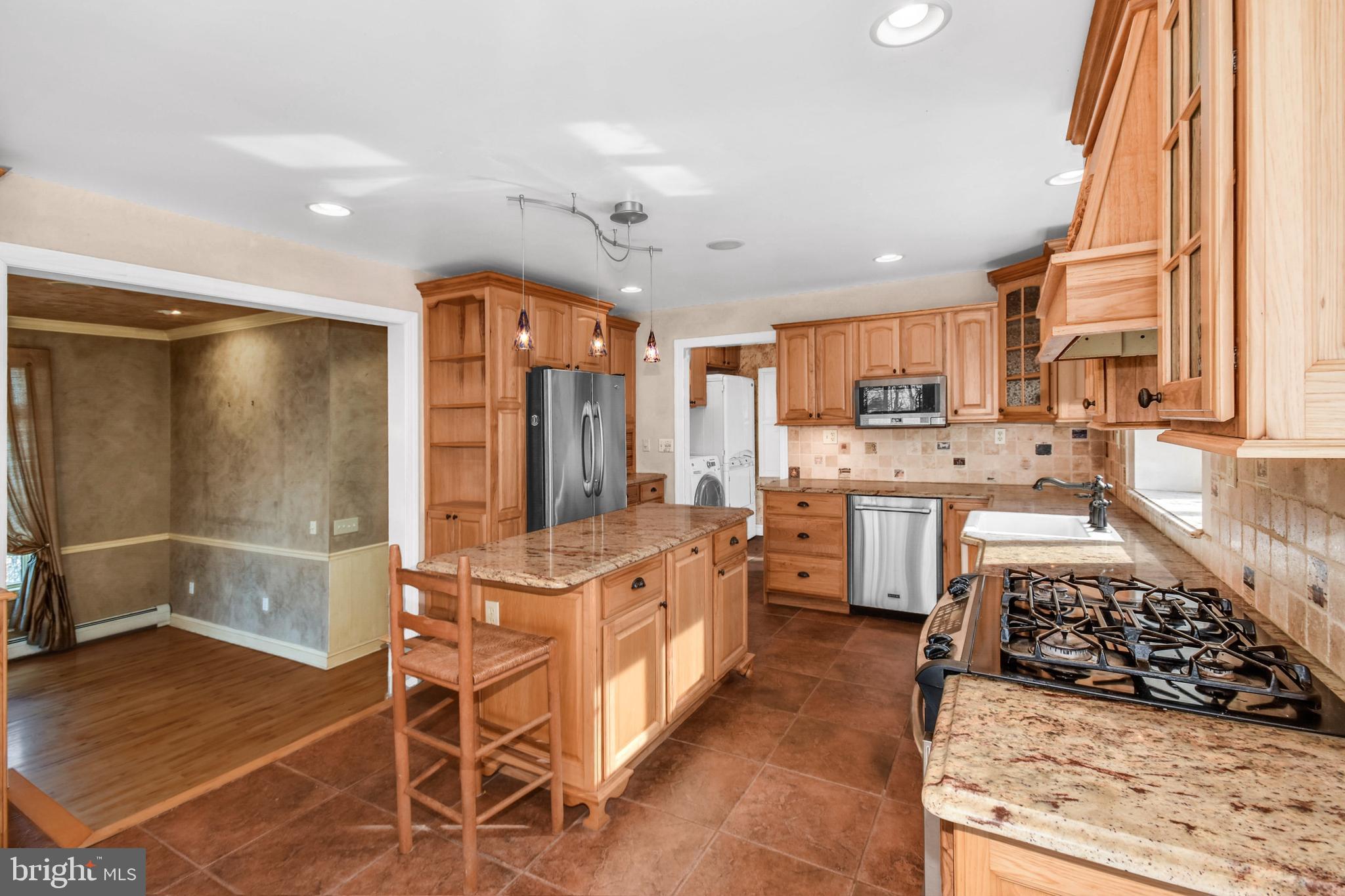 325 Stouts Valley Road Easton, PA 18042 - Photo 8 of 30