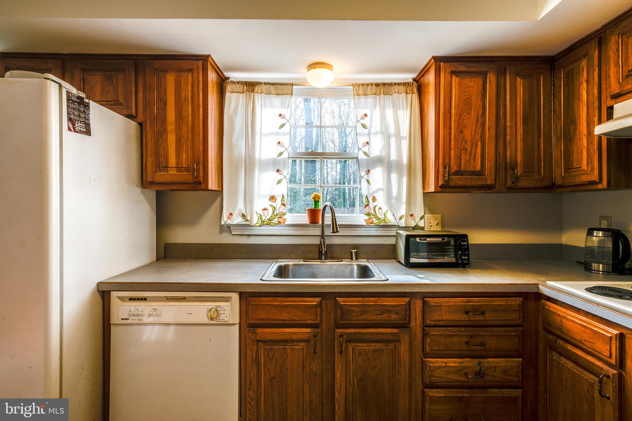 6902 Sydenstricker Road Springfield, VA 22152 - Photo 11 of 28 Kitchen