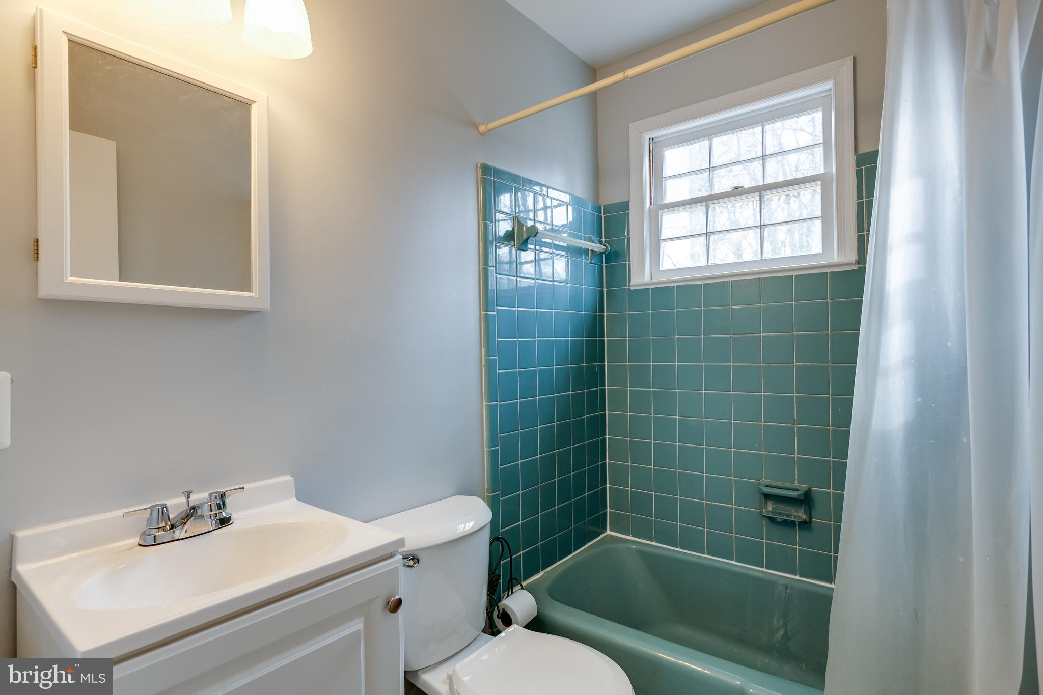 6902 Sydenstricker Road Springfield, VA 22152 - Photo 19 of 28 Hall Bath