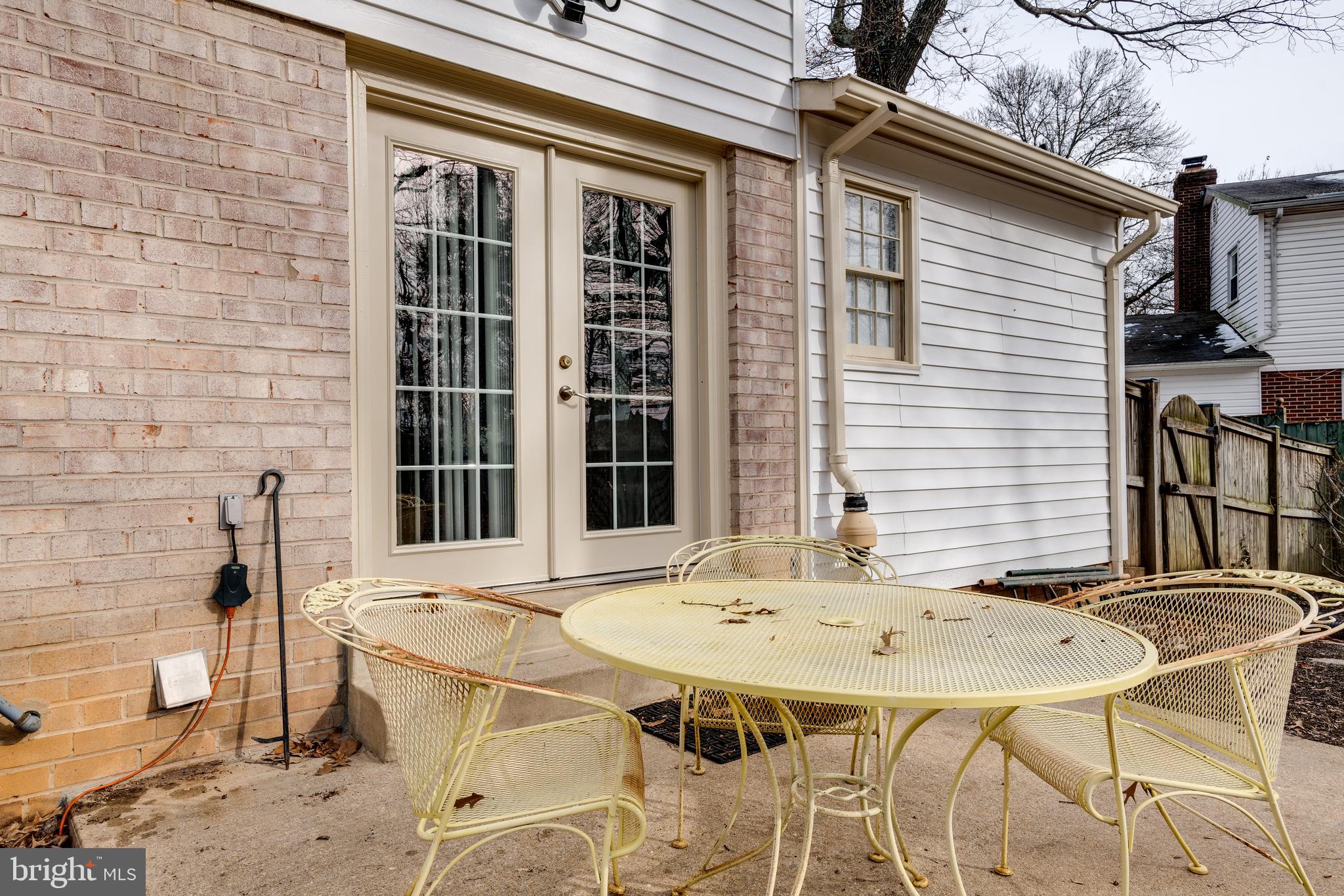 6902 Sydenstricker Road Springfield, VA 22152 - Photo 27 of 28 Patio