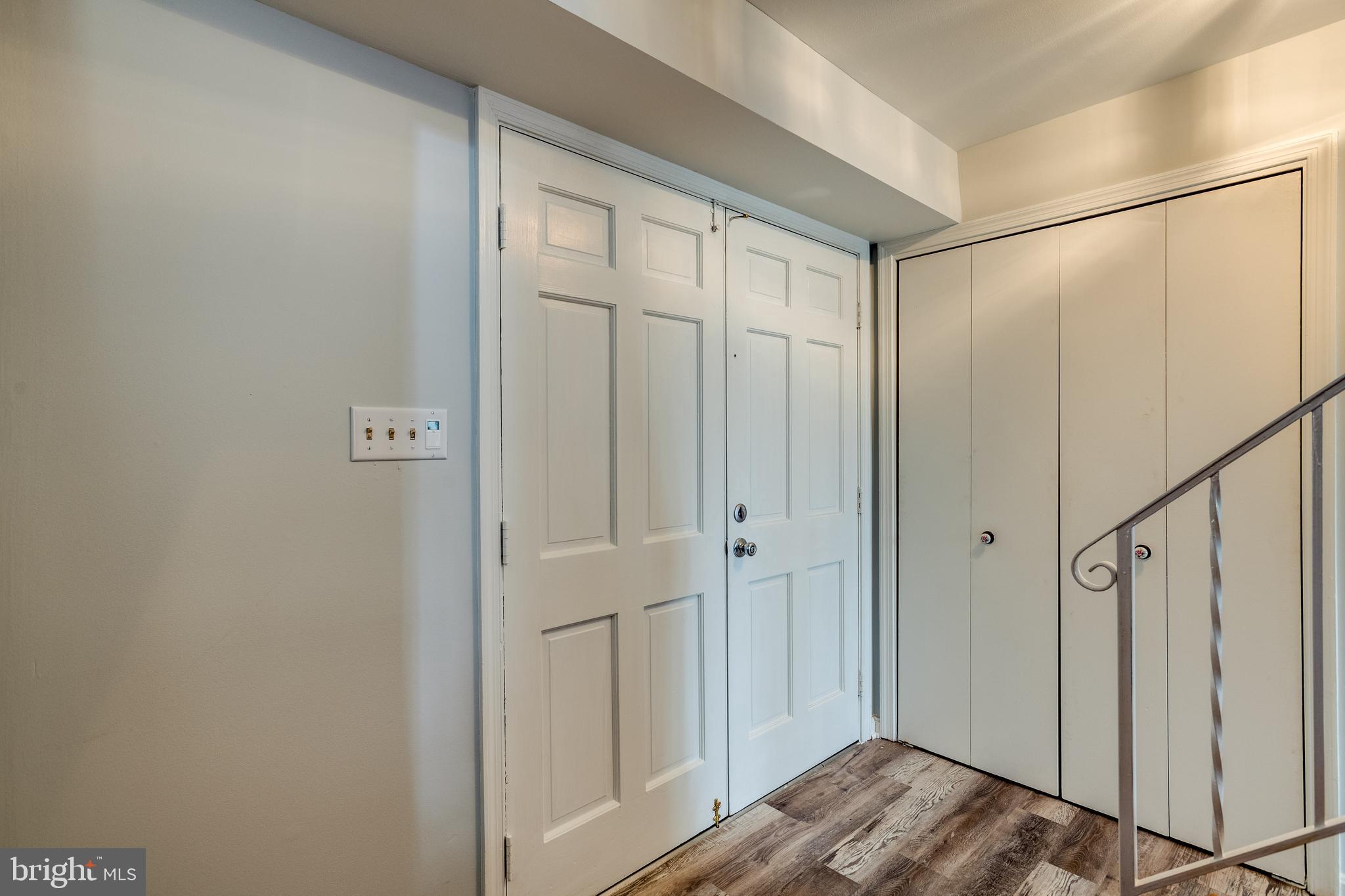 6902 Sydenstricker Road Springfield, VA 22152 - Photo 4 of 28 Foyer