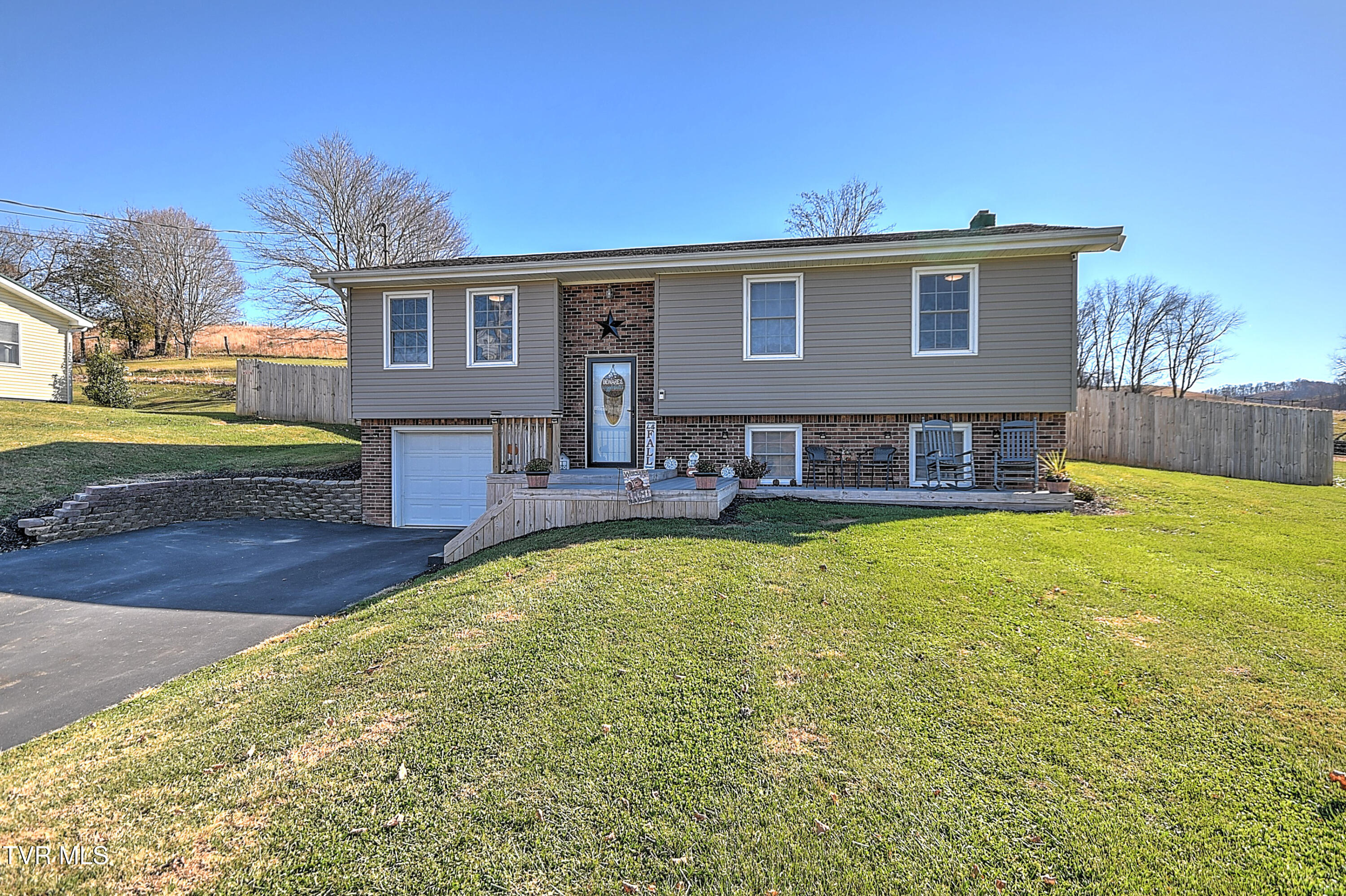 8856 Rich Valley Road Bristol, VA 24202 - Photo 3 of 62 8856 Rich Valley DA