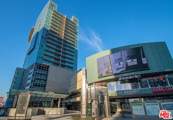 $4,300 | 3785 Wilshire Boulevard, Unit 908, Los Angeles, CA 90010
