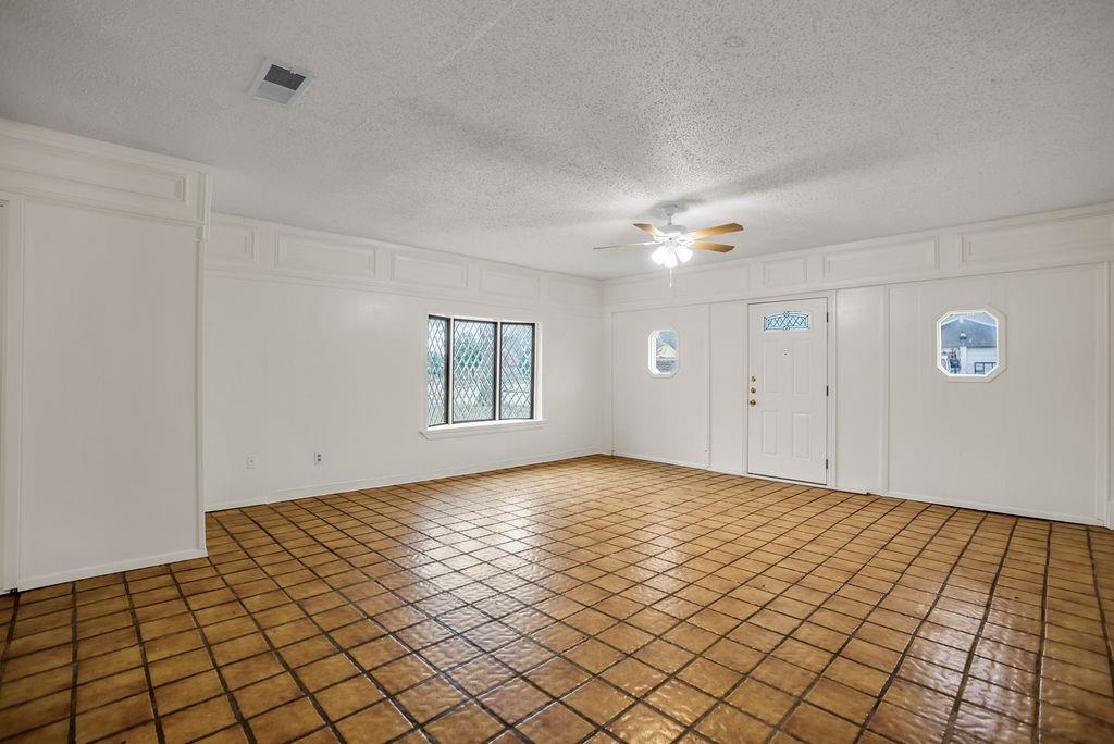 1833 Mill Pond Road Garland, TX 75044 - Photo 11 of 28