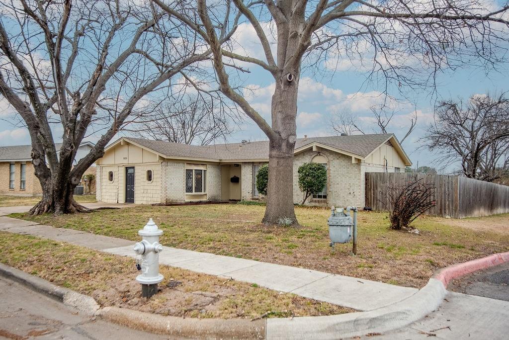 1833 Mill Pond Road Garland, TX 75044 - Photo 3 of 28