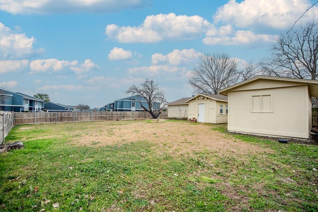 1833 Mill Pond Road Garland, TX 75044 - Photo 6 of 28