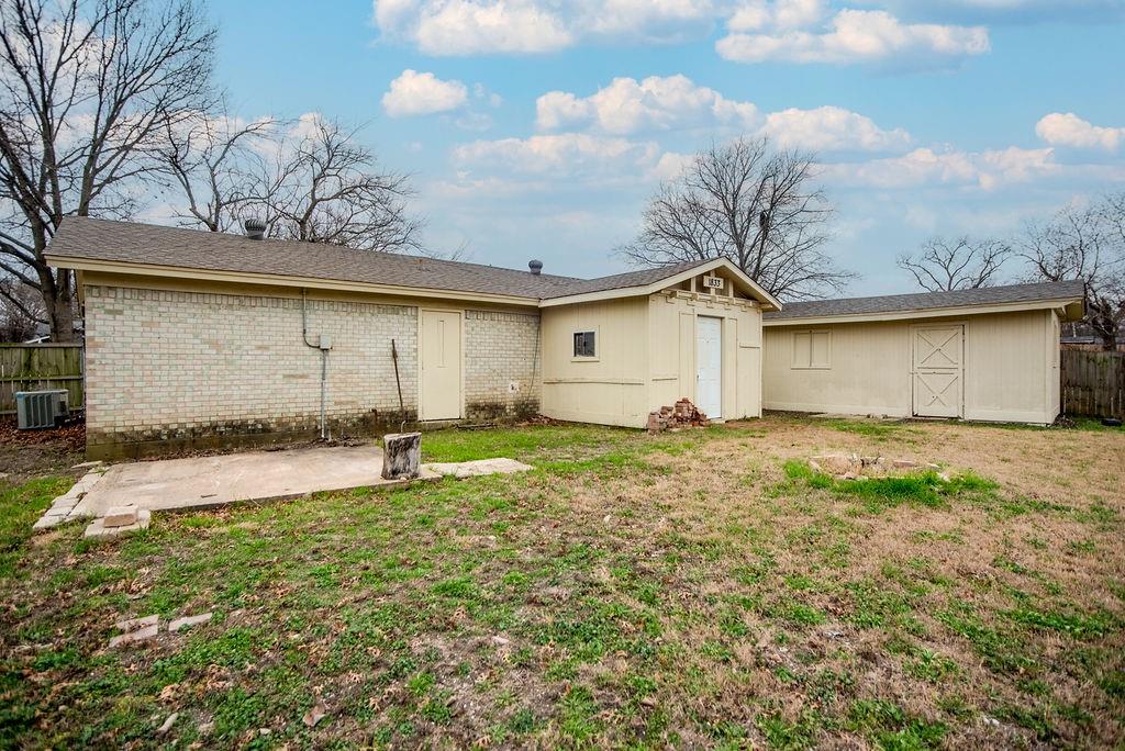 1833 Mill Pond Road Garland, TX 75044 - Photo 7 of 28