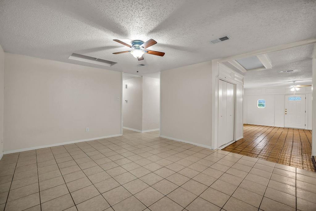 1833 Mill Pond Road Garland, TX 75044 - Photo 10 of 28