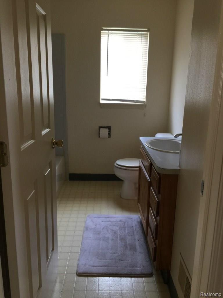 8142 Toepfer Road Warren, MI 48089 - Photo 15 of 23 IMG_0937.jpg