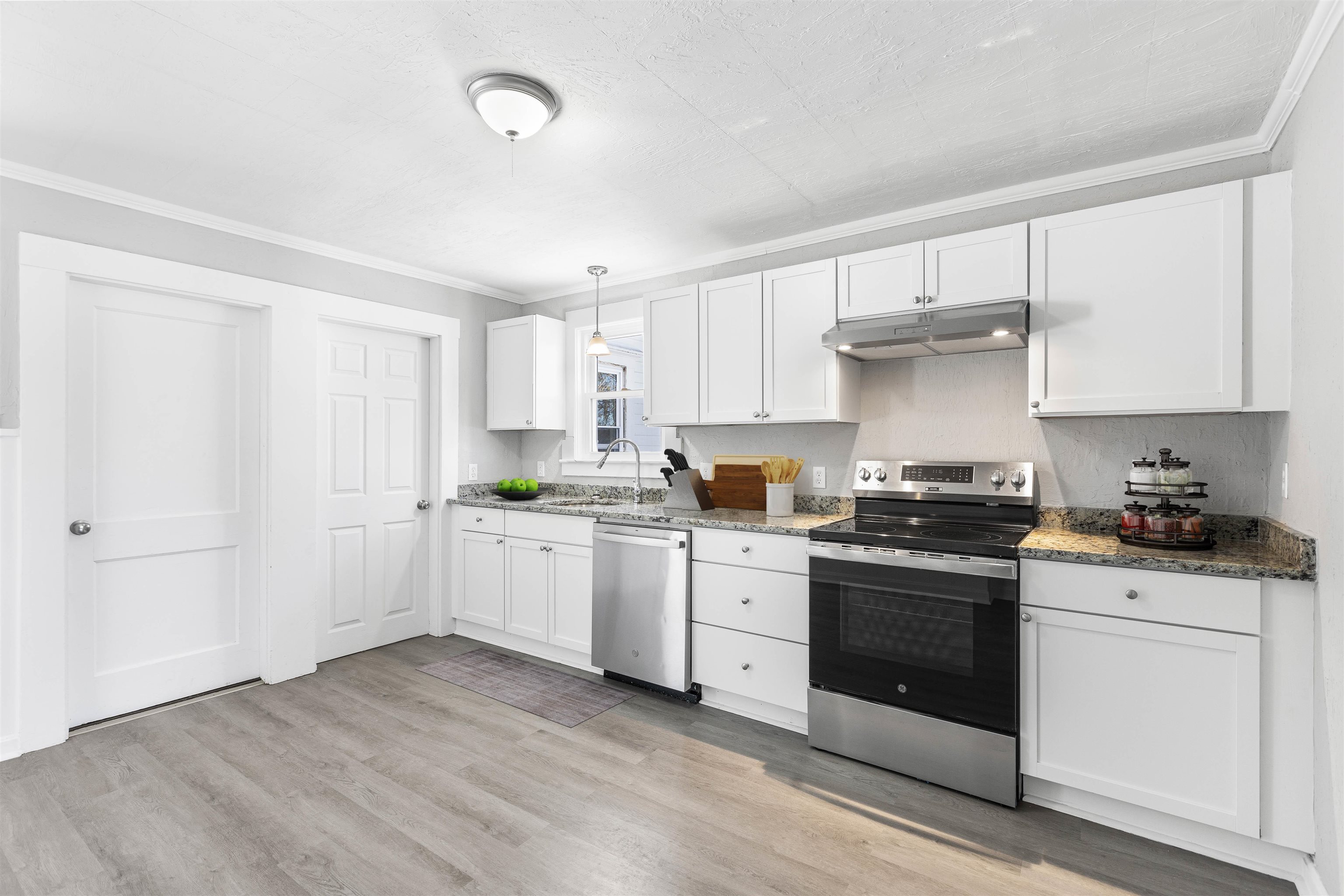 58 Lawrence Road Derry, NH 03038 - Photo 8 of 28