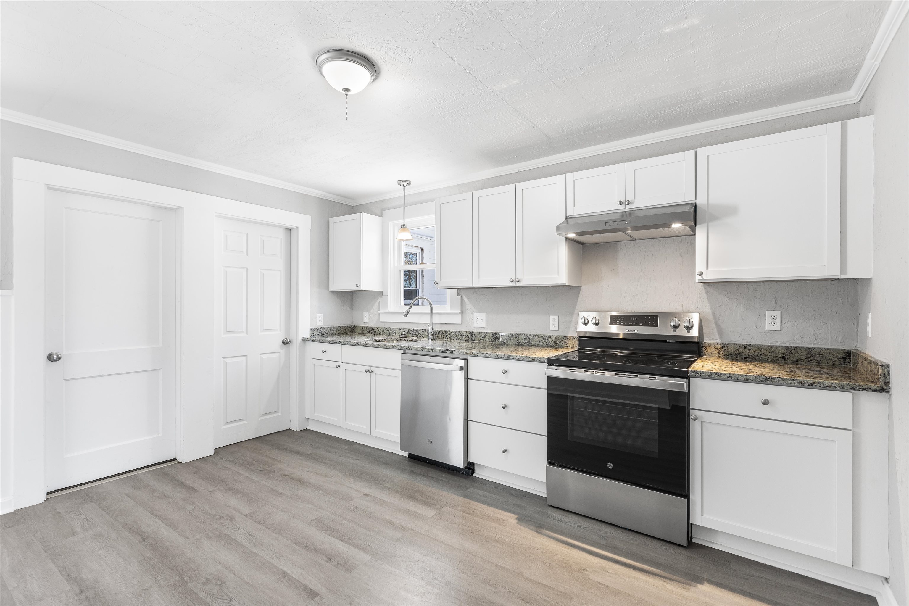 58 Lawrence Road Derry, NH 03038 - Photo 9 of 28