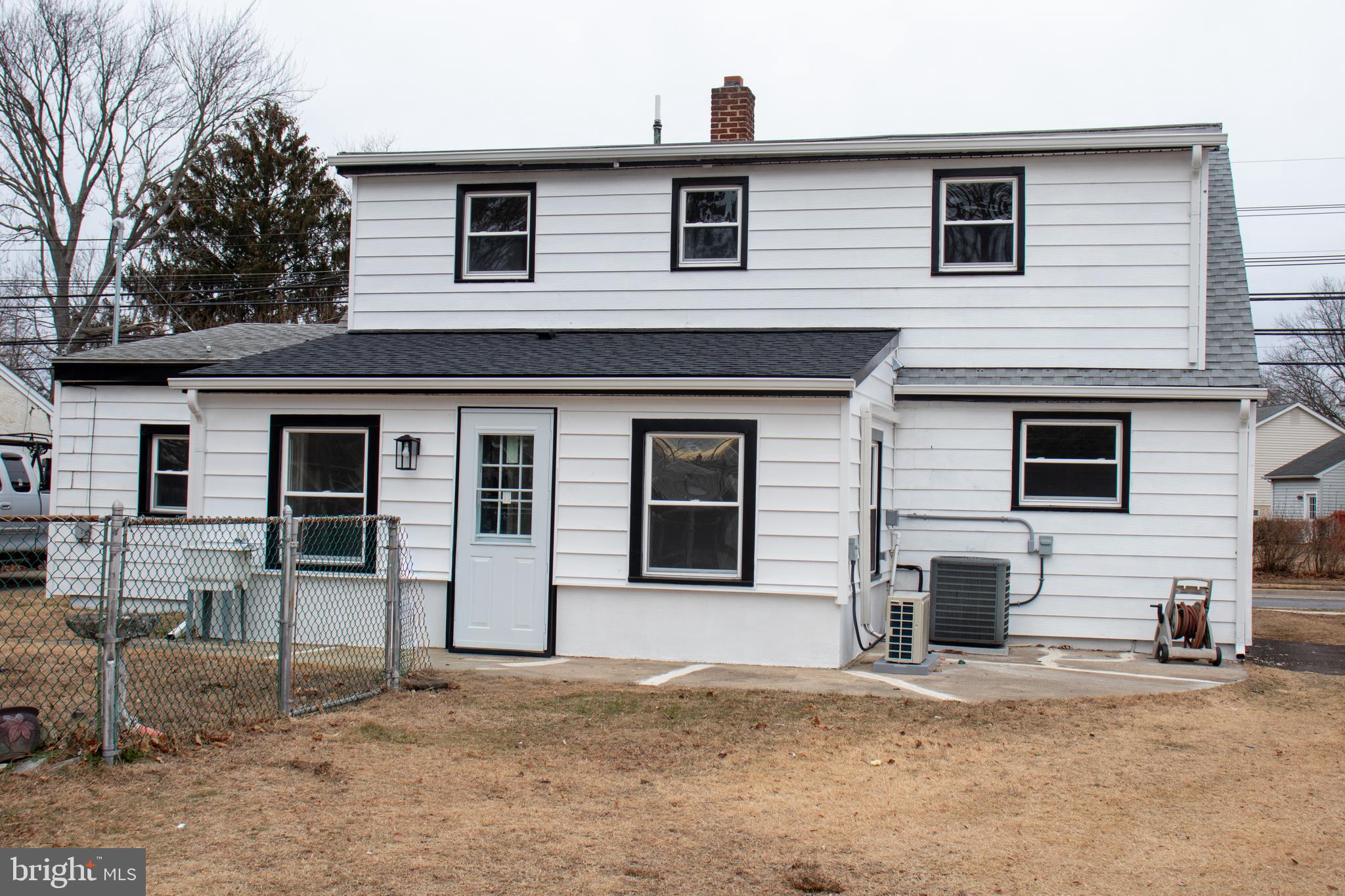 952 Columbus Road Burlington, NJ 08016 - Photo 2 of 36 a front view of a house with a garage