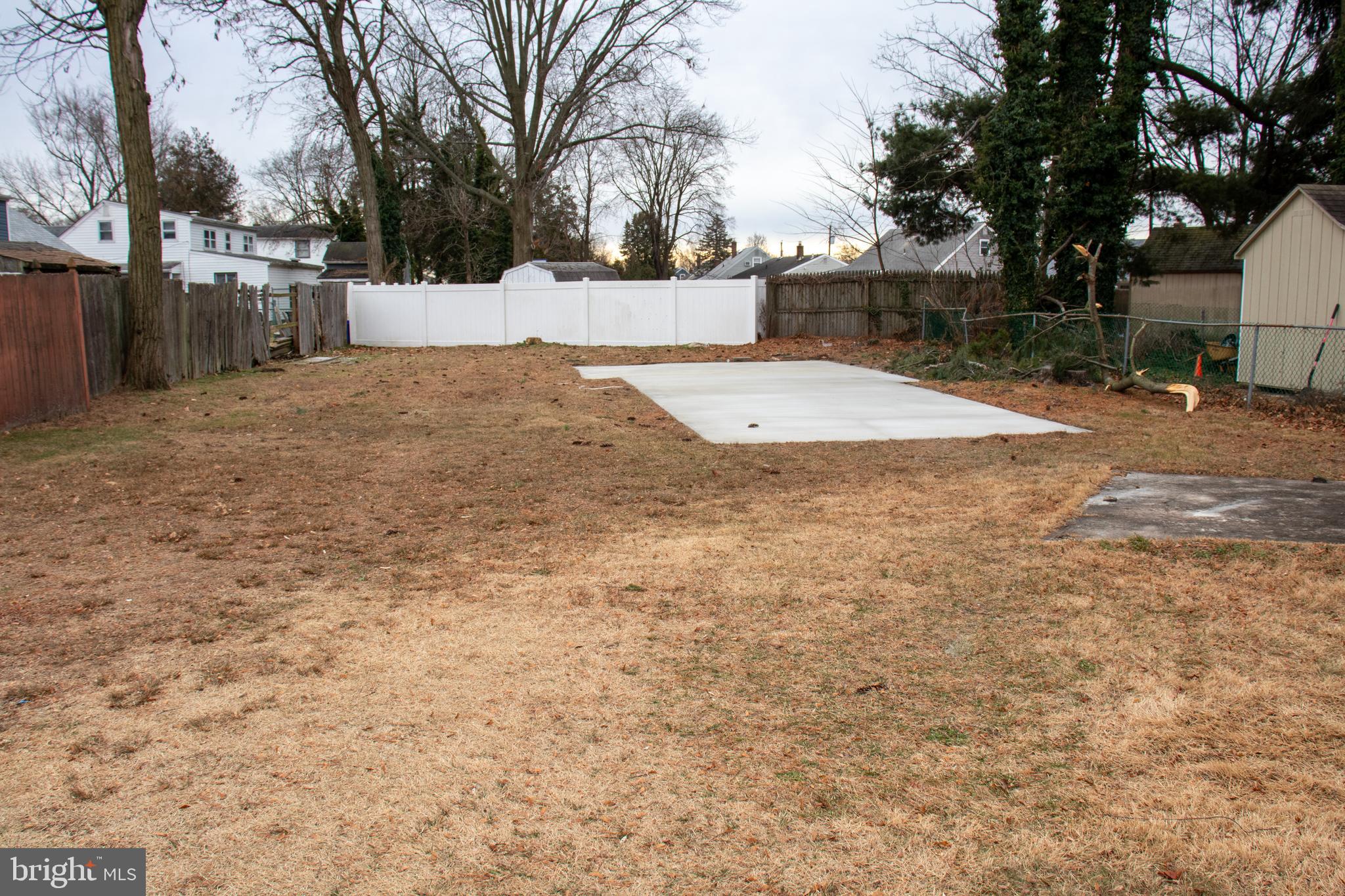 952 Columbus Road Burlington, NJ 08016 - Photo 4 of 36 a view of outdoor space with swimming pool