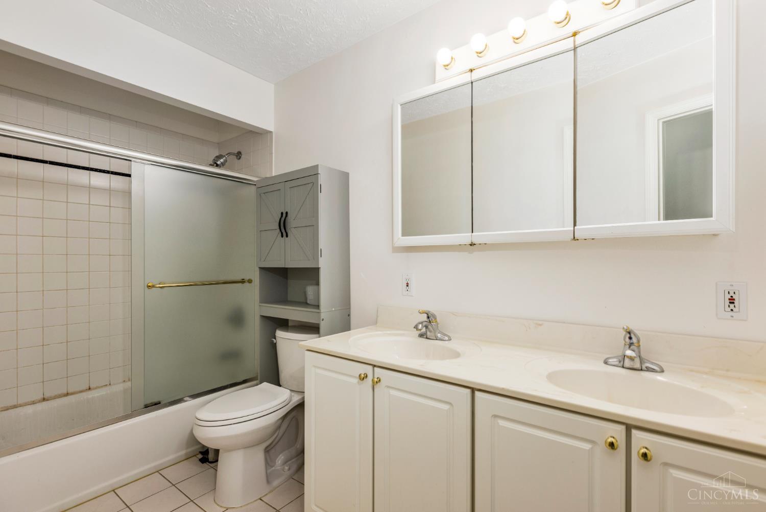 9699 Humphrey Road Cincinnati, OH 45242 - Photo 16 of 28