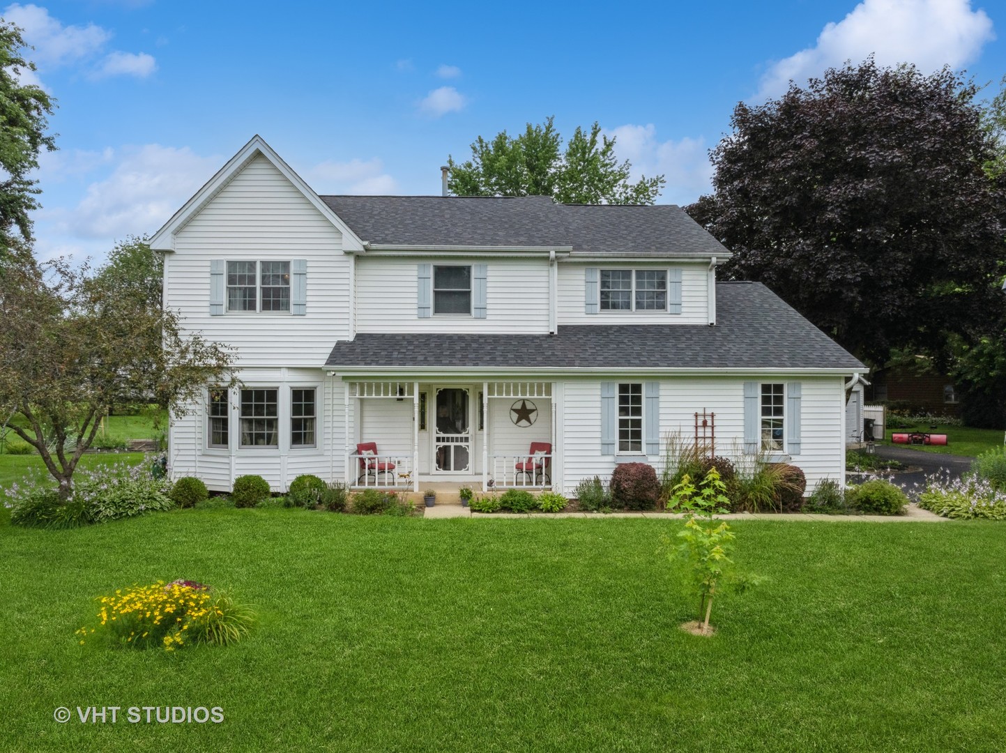 1810 West Hunters Lane Spring Grove, IL 60081 - Photo 1 of 46