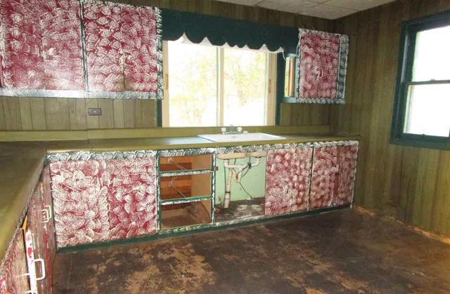 $29,900 | 924 East Ave A, Hutchinson, KS 67501