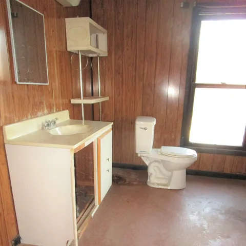 $29,900 | 924 East Ave A, Hutchinson, KS 67501