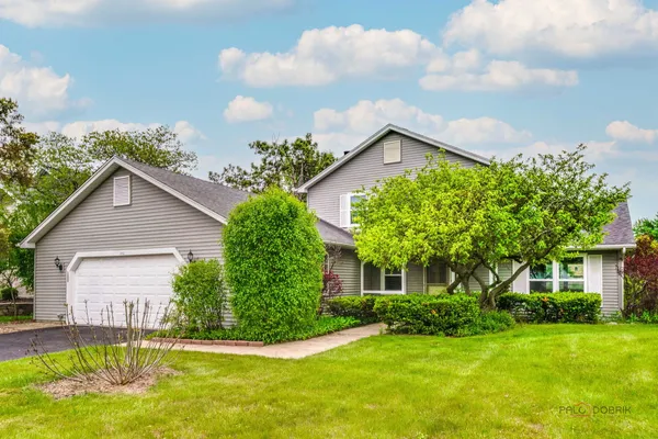 $465,000 | 1255 West Dexter Lane, Hoffman Estates, IL 60169