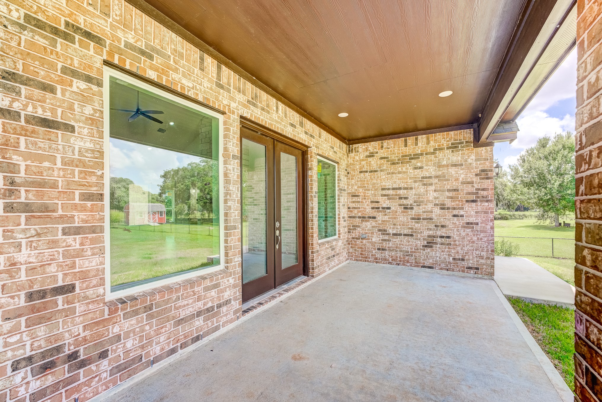 1720 Flintlock Court Angleton, TX 77515 - Photo 32 of 45 Covered patio off living room