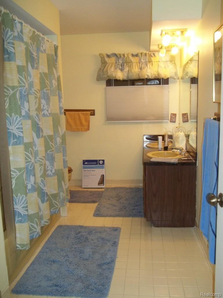 150 Sugar Pine Road Rochester, MI 48309 - Photo 11 of 28 11.jpg