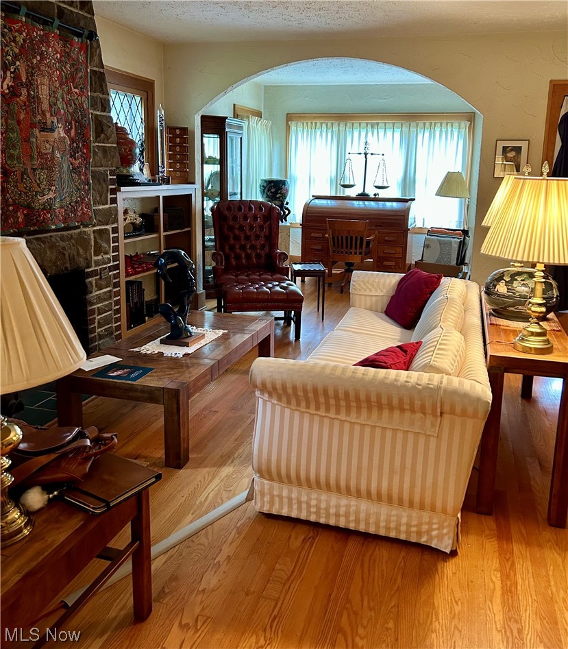 2920 Kent Road Silver Lake, OH 44224 - Photo 5 of 28 Living room featuring lhardwood flooring, plenty of natural light