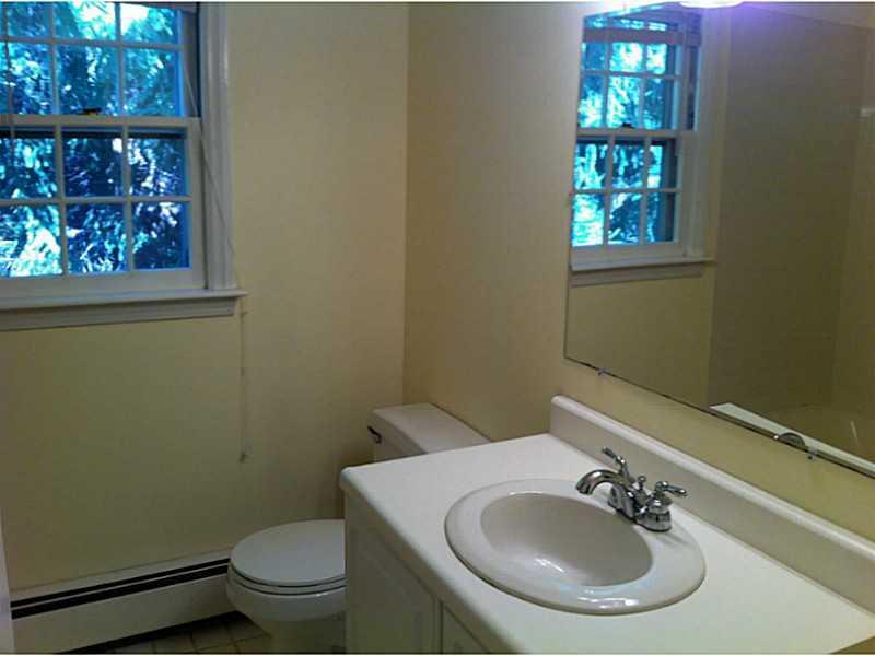21 Intervale Road Kennebunk, ME 04043 - Photo 12 of 23 Bathroom.