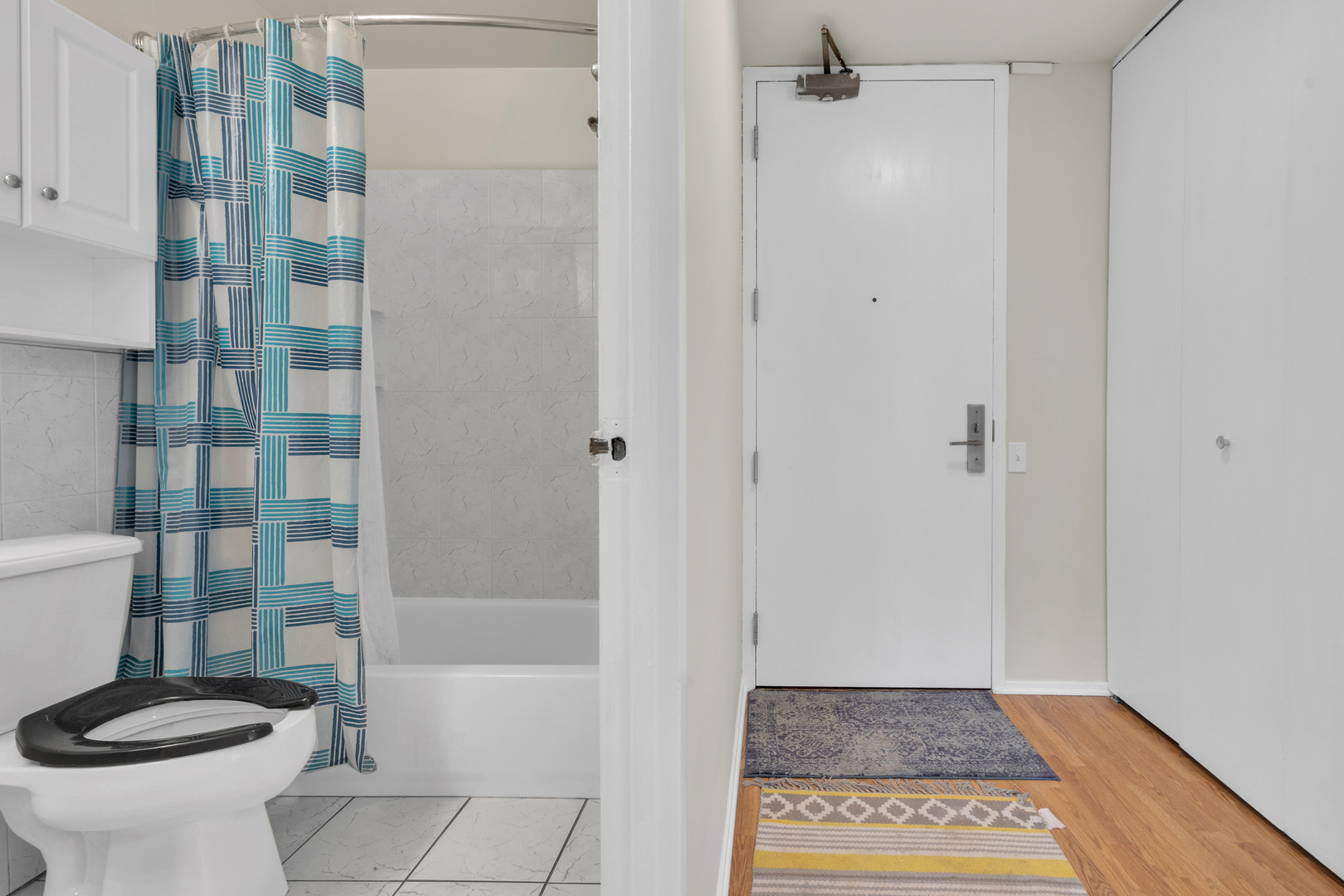 4343 North Clarendon Avenue, Unit 707 Chicago, IL 60613 - Photo 13 of 24 a bathroom with a sink toilet and shower