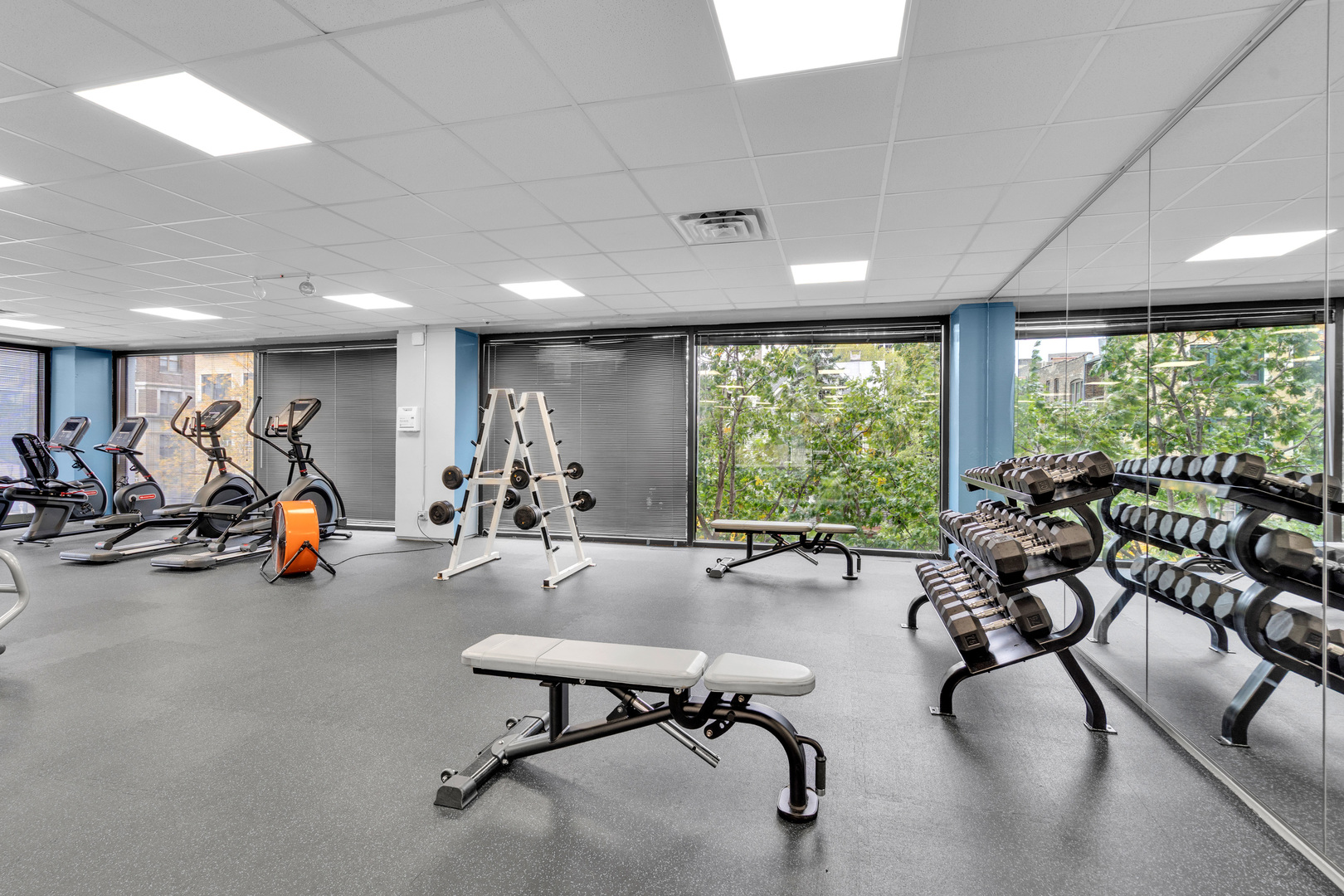 4343 North Clarendon Avenue, Unit 707 Chicago, IL 60613 - Photo 17 of 24 a view of a room with gym equipment
