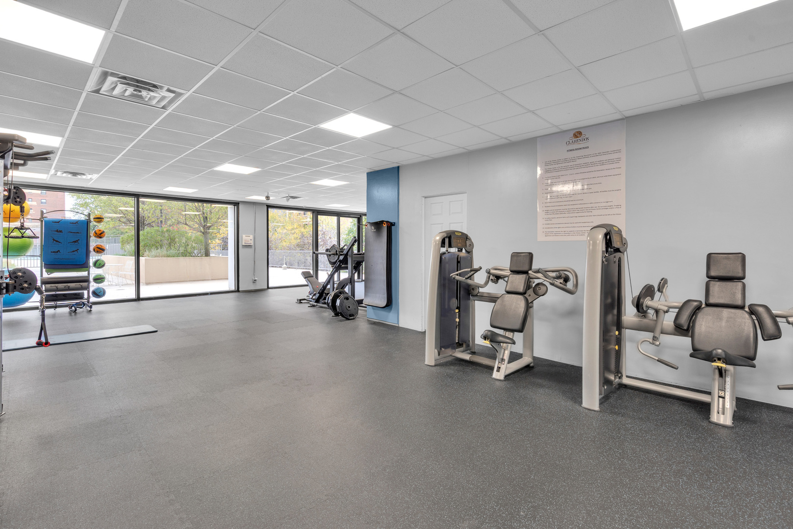 4343 North Clarendon Avenue, Unit 707 Chicago, IL 60613 - Photo 18 of 24 a view of a room with gym equipment