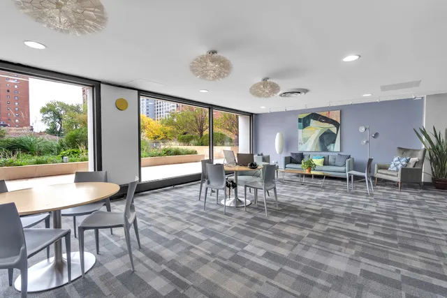 $139,900 | 4343 North Clarendon Avenue, Unit 707, Chicago, IL 60613