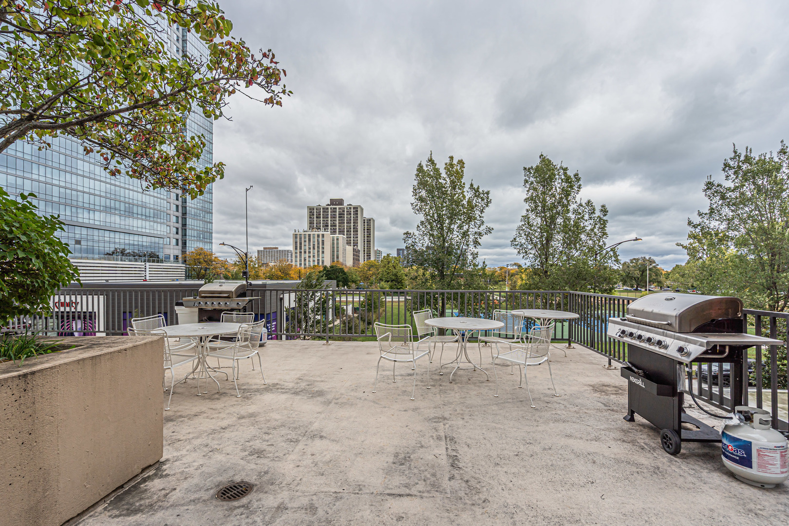 4343 North Clarendon Avenue, Unit 707 Chicago, IL 60613 - Photo 22 of 24 a view of a patio with table and chairs and potted plants