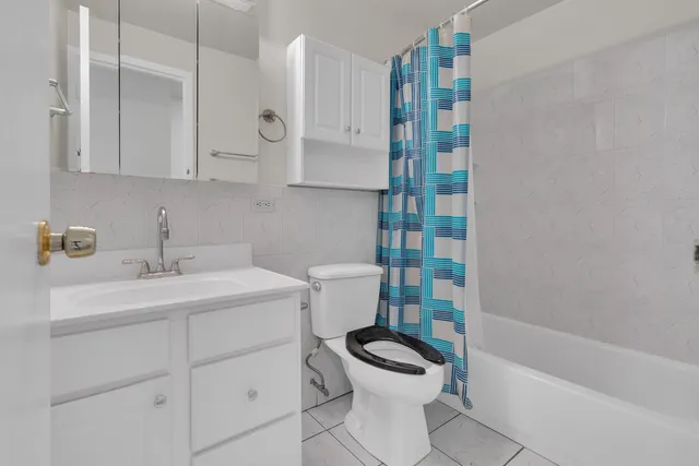 $139,900 | 4343 North Clarendon Avenue, Unit 707, Chicago, IL 60613