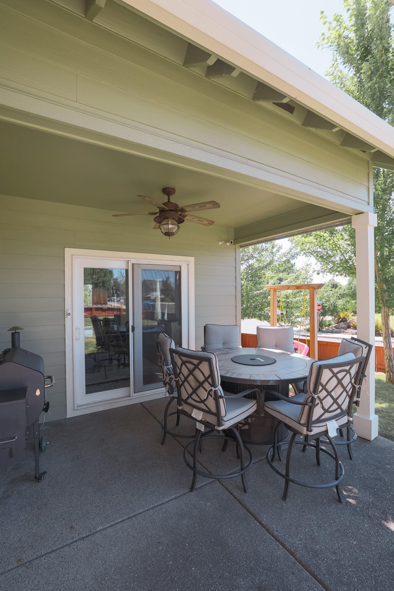 601 Barton Road Eagle Point, OR 97524 - Photo 12 of 34 569A0404