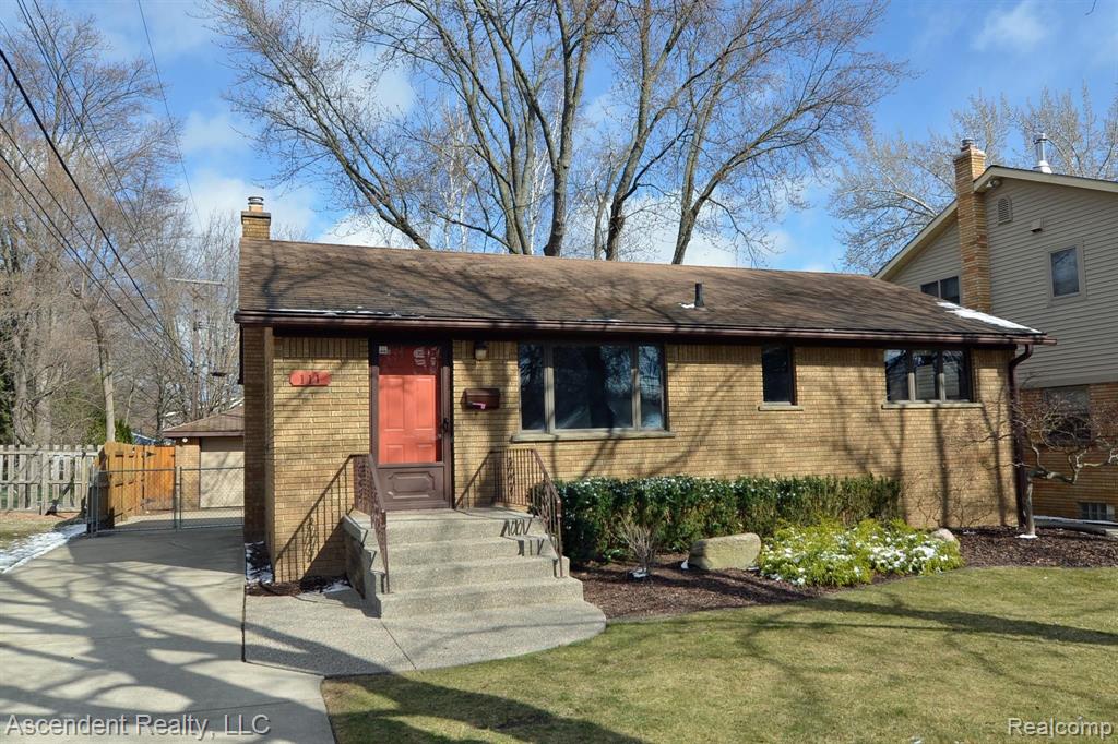111 South Helen Avenue Rochester, MI 48307 - Photo 2 of 28