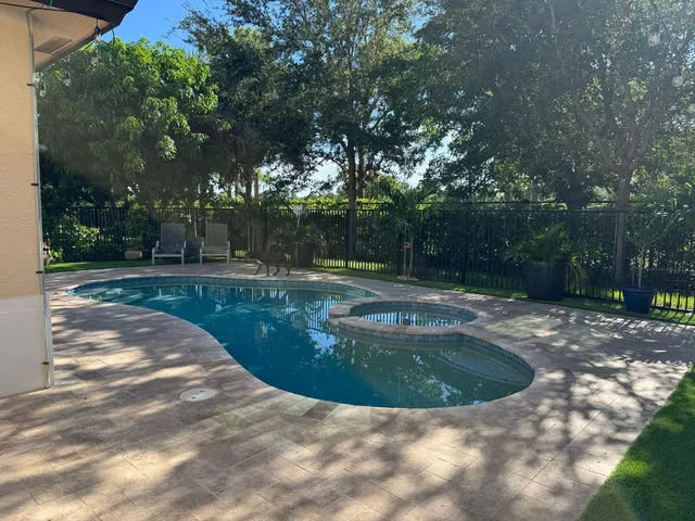 a view of a water fountain