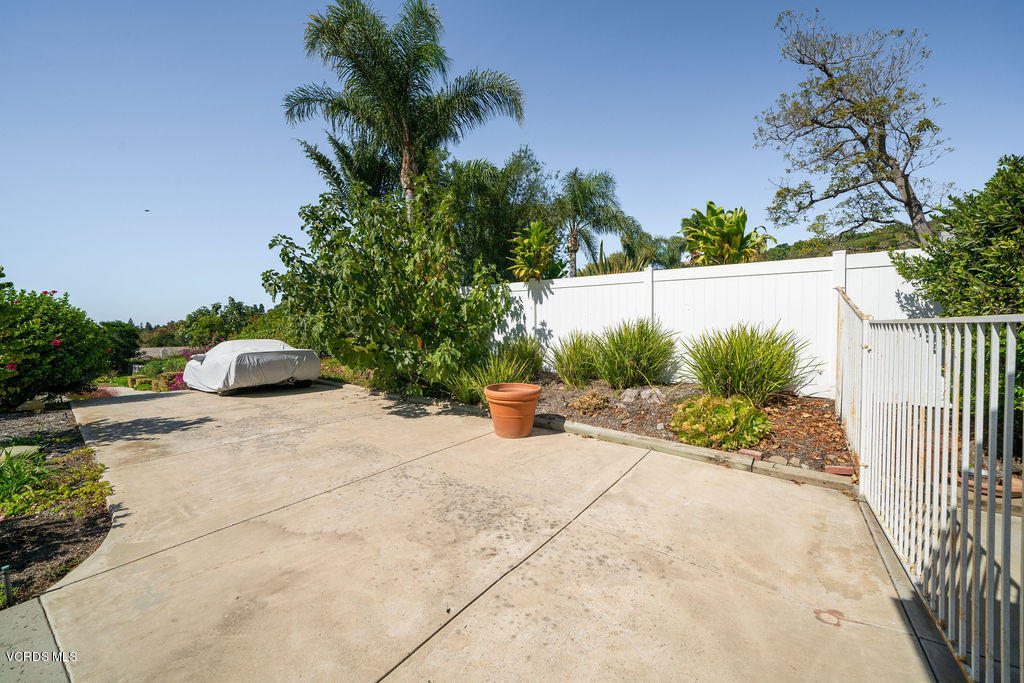 2607 Riata Court Camarillo, CA 93012 - Photo 37 of 54 a sidewalk with a fountain and a plants
