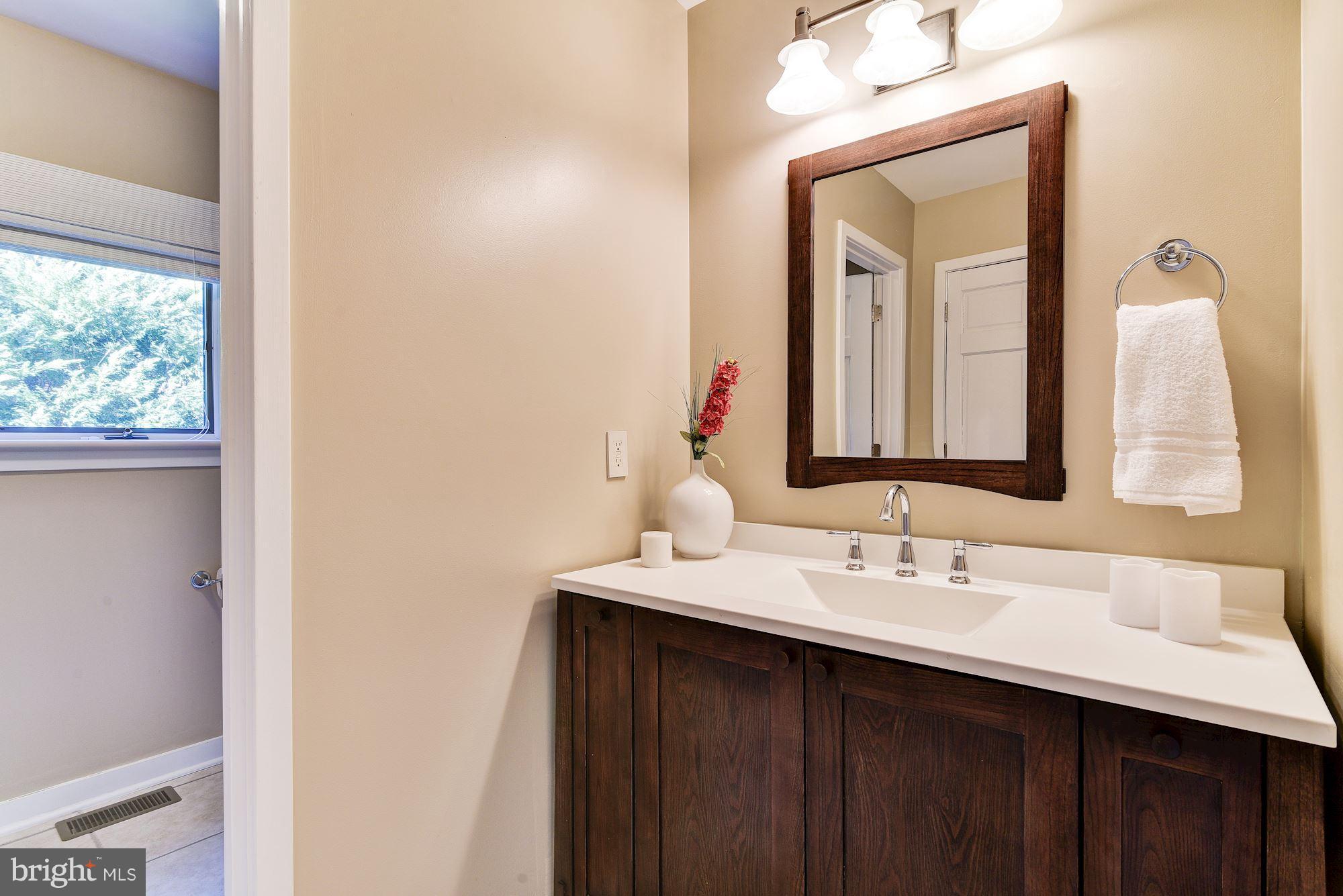 2011 Chesapeake Road Annapolis, MD 21409 - Photo 12 of 26 Bath