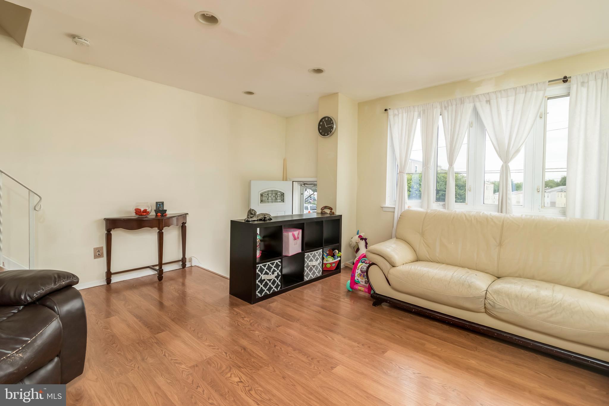 10704 East Keswick Road Philadelphia, PA 19154 - Photo 3 of 25 Gallery Image 3