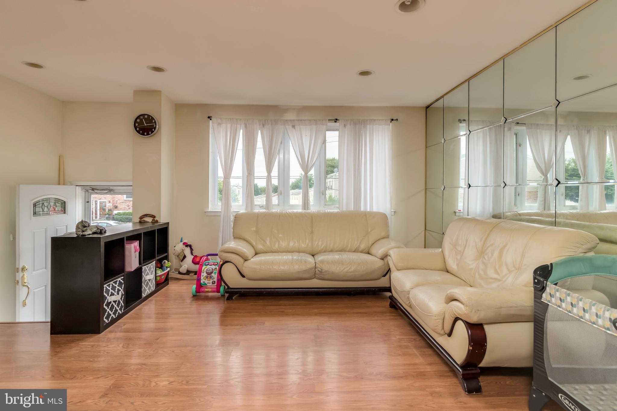 10704 East Keswick Road Philadelphia, PA 19154 - Photo 4 of 25 Gallery Image 4