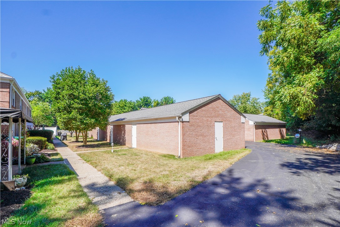 1653 Greenway Road Southeast, Unit 202 North Canton, OH 44709 - Photo 27 of 32 Garages